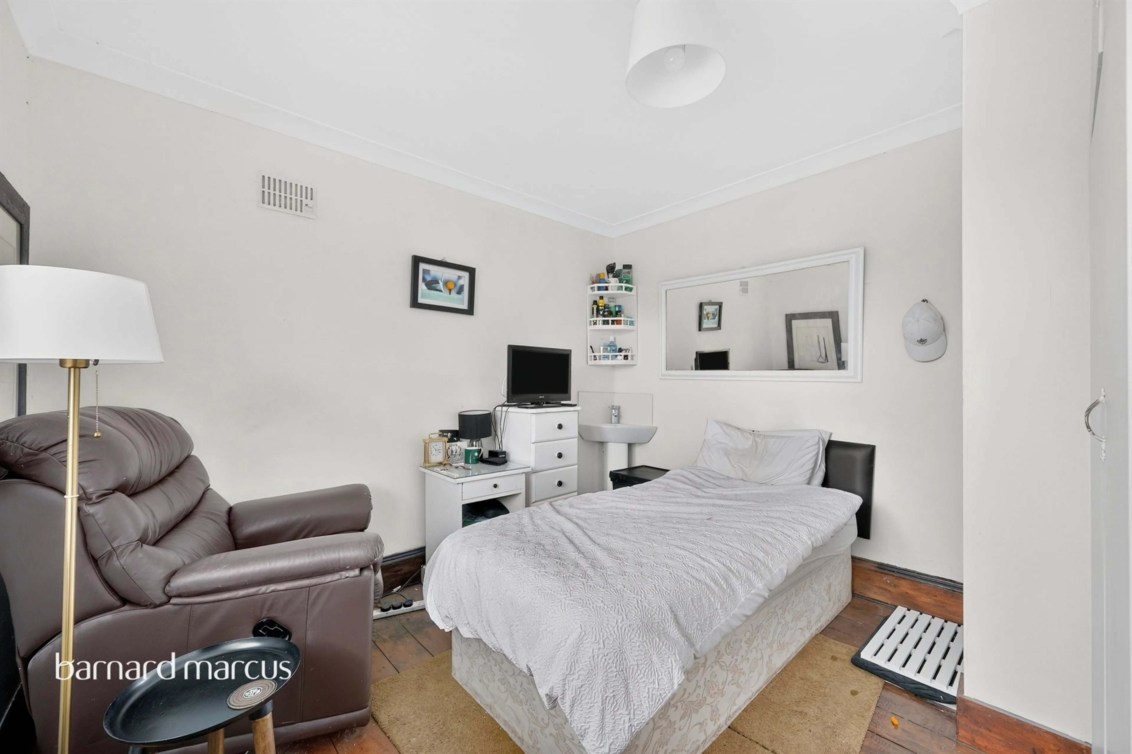 Property at Longdown Lane North, Epsom