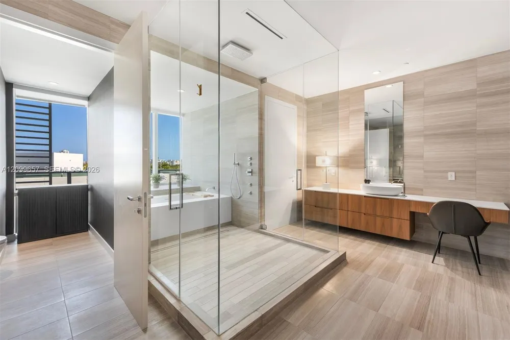 4701 N Meridian Ave, Miami Beach, FL 33140