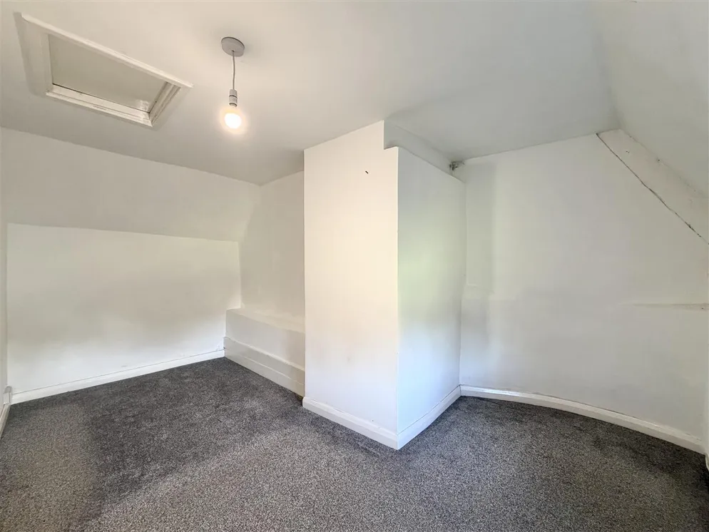 Property carousel item 4