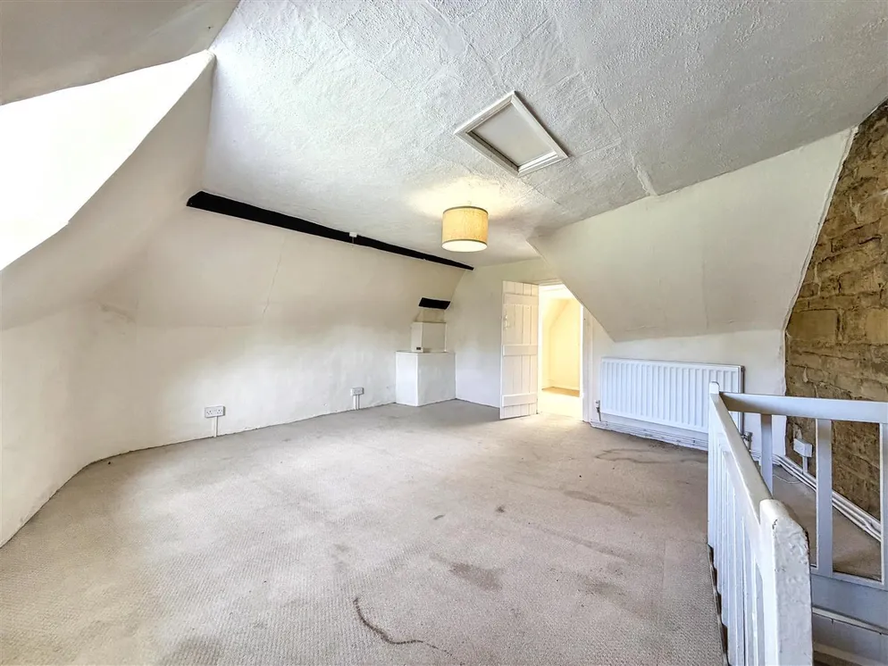 Property carousel item 18