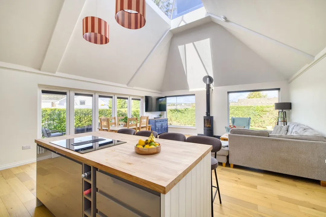 https://mr0.homeflow-assets.co.uk/files/photo/image/48552/0971/_x_/003A4052_HDR-44.jpg