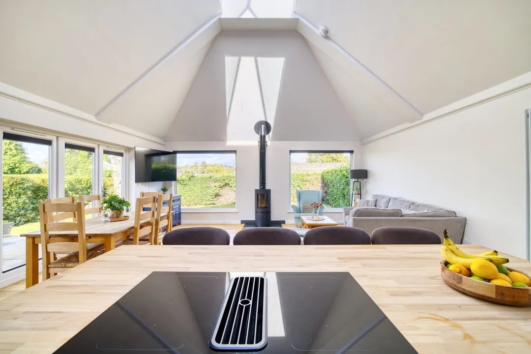 https://mr0.homeflow-assets.co.uk/files/photo/image/48552/0972/_x_/003A4072_HDR-46.jpg