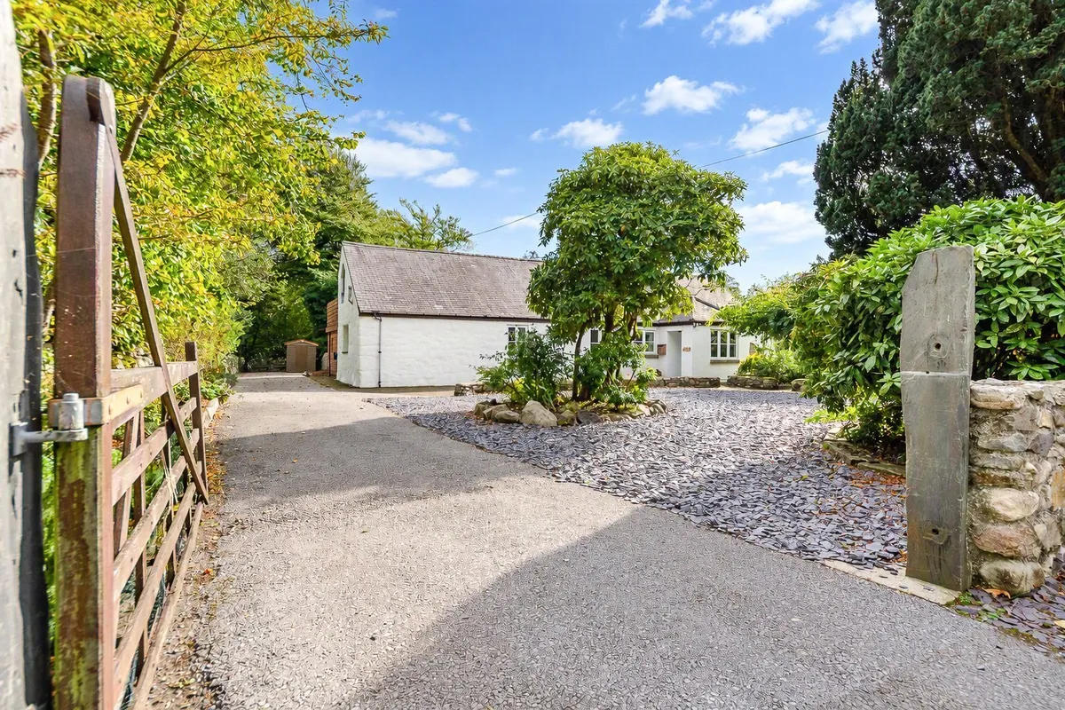 Llanrug, Caernarfon, Gwynedd, LL55