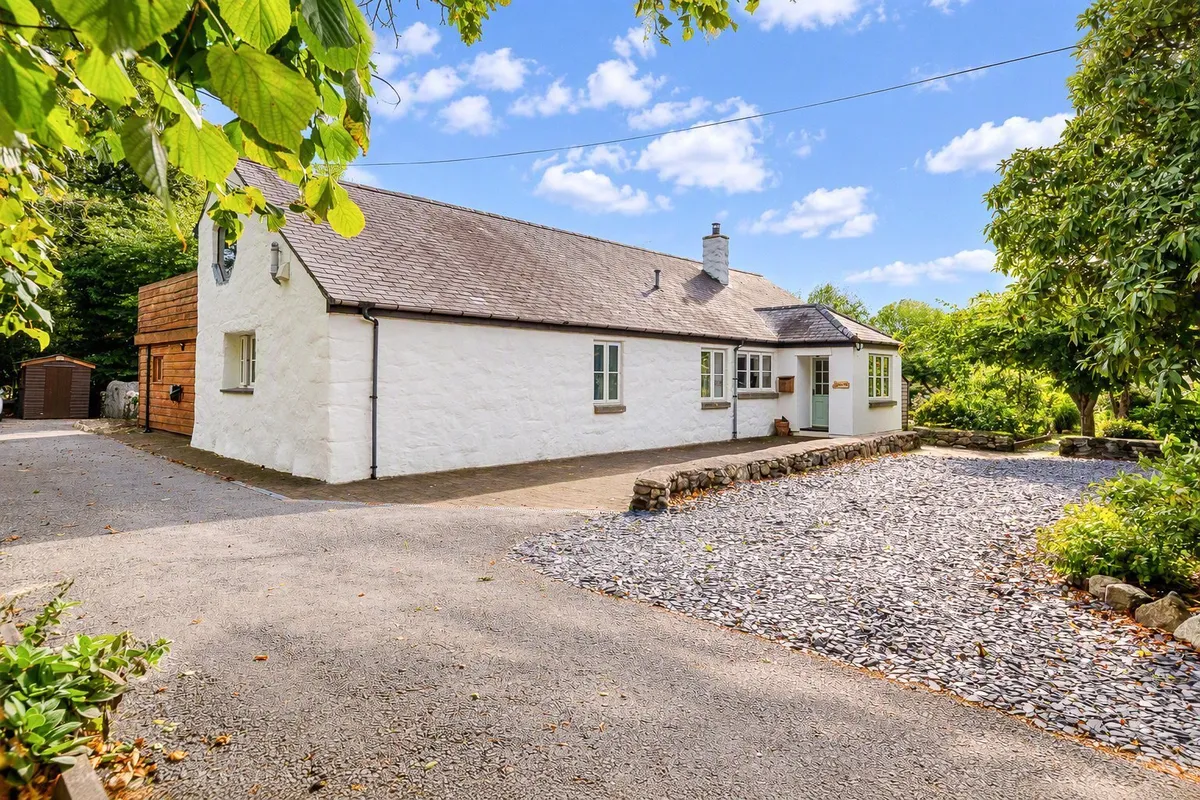 Llanrug, Caernarfon, Gwynedd, LL55