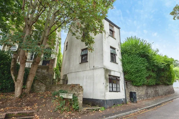 Primrose Terrace, Shrubbery Road, Gra...