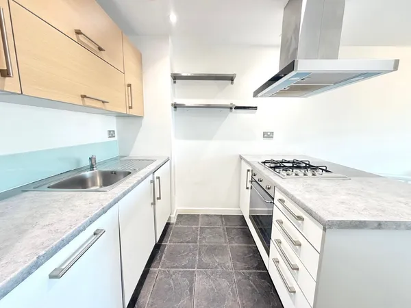 Ducaine Apartments, Bow E3