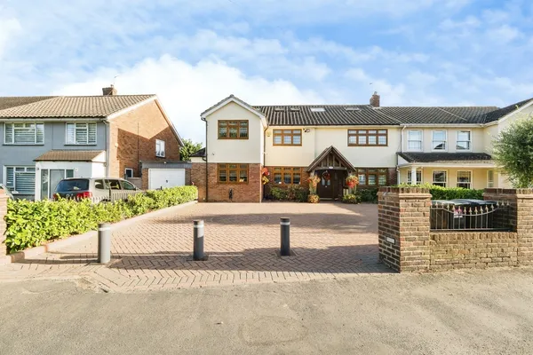 Lambourne Road, Chigwell, Essex, IG7