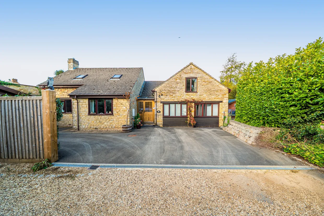 Baker Street, Farthinghoe, NN13 photo 1