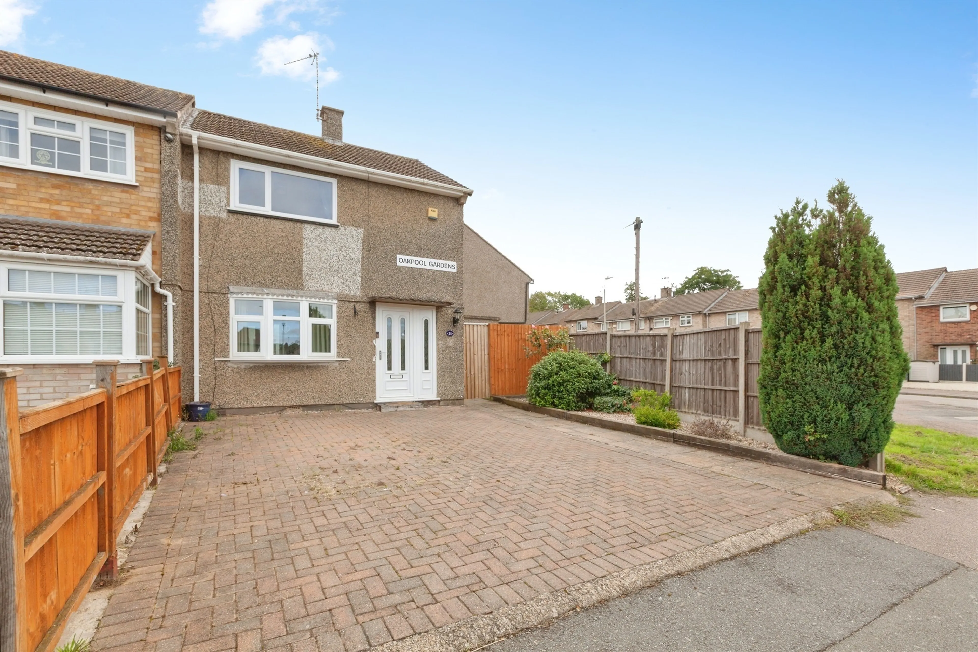 Property at Oakpool Gardens, Leicester
