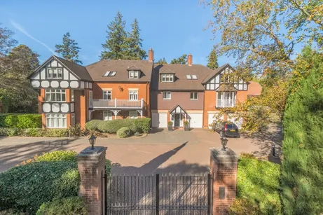 Larch Avenue, Ascot SL5