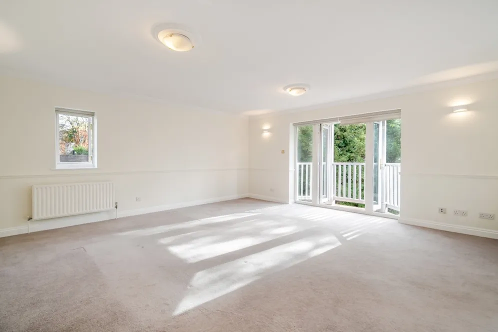 Larch Avenue, Ascot SL5 photo 2