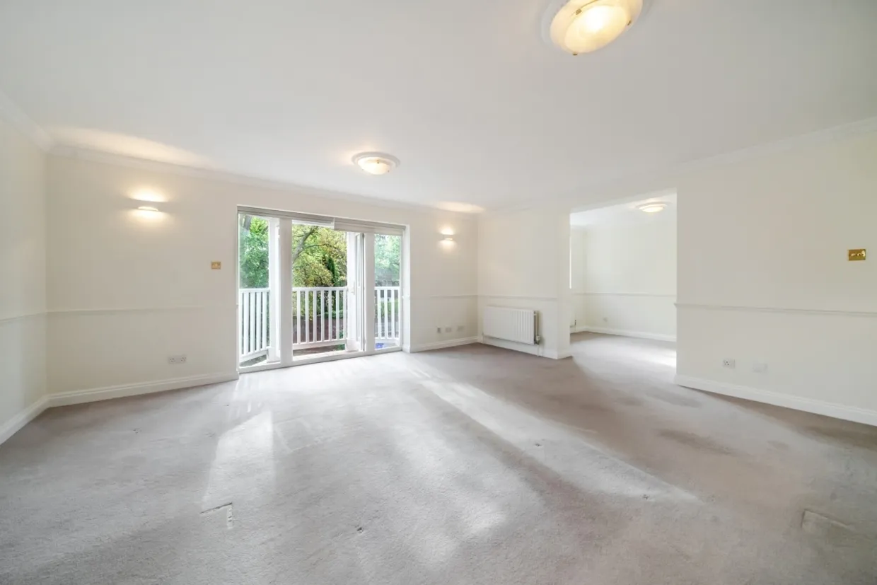 Larch Avenue, Ascot SL5 photo 3