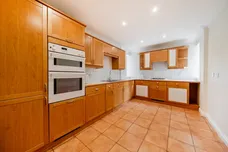 Larch Avenue, Ascot SL5 photo 5