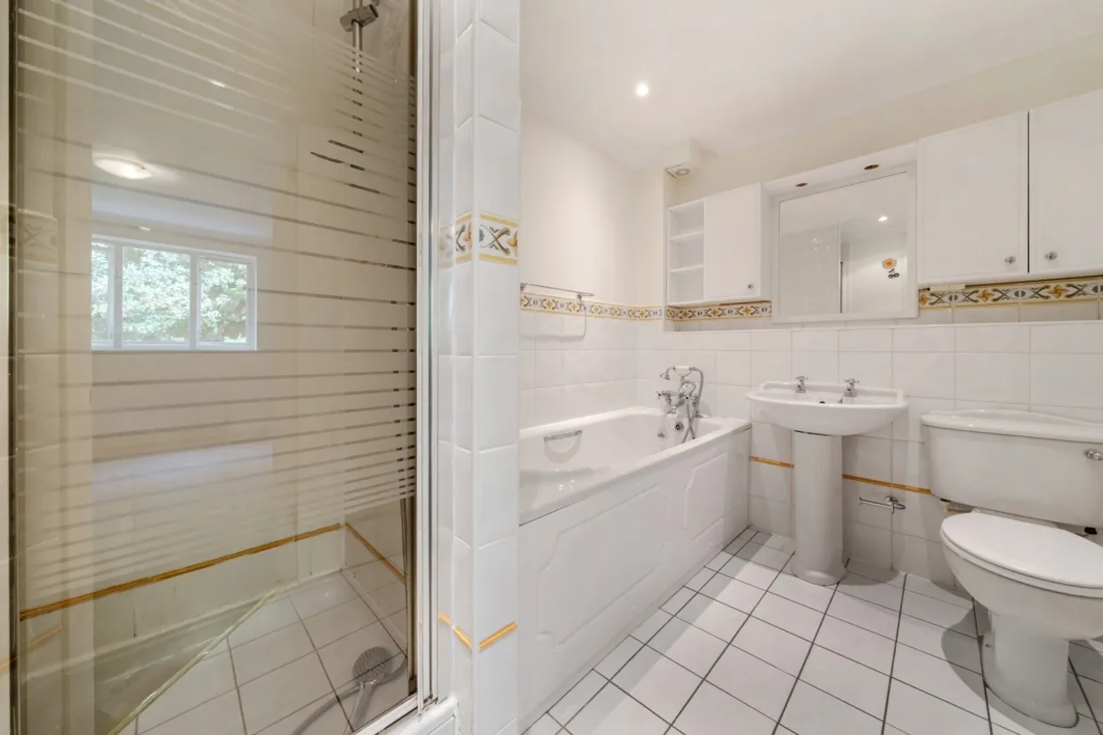 Larch Avenue, Ascot SL5 photo 7