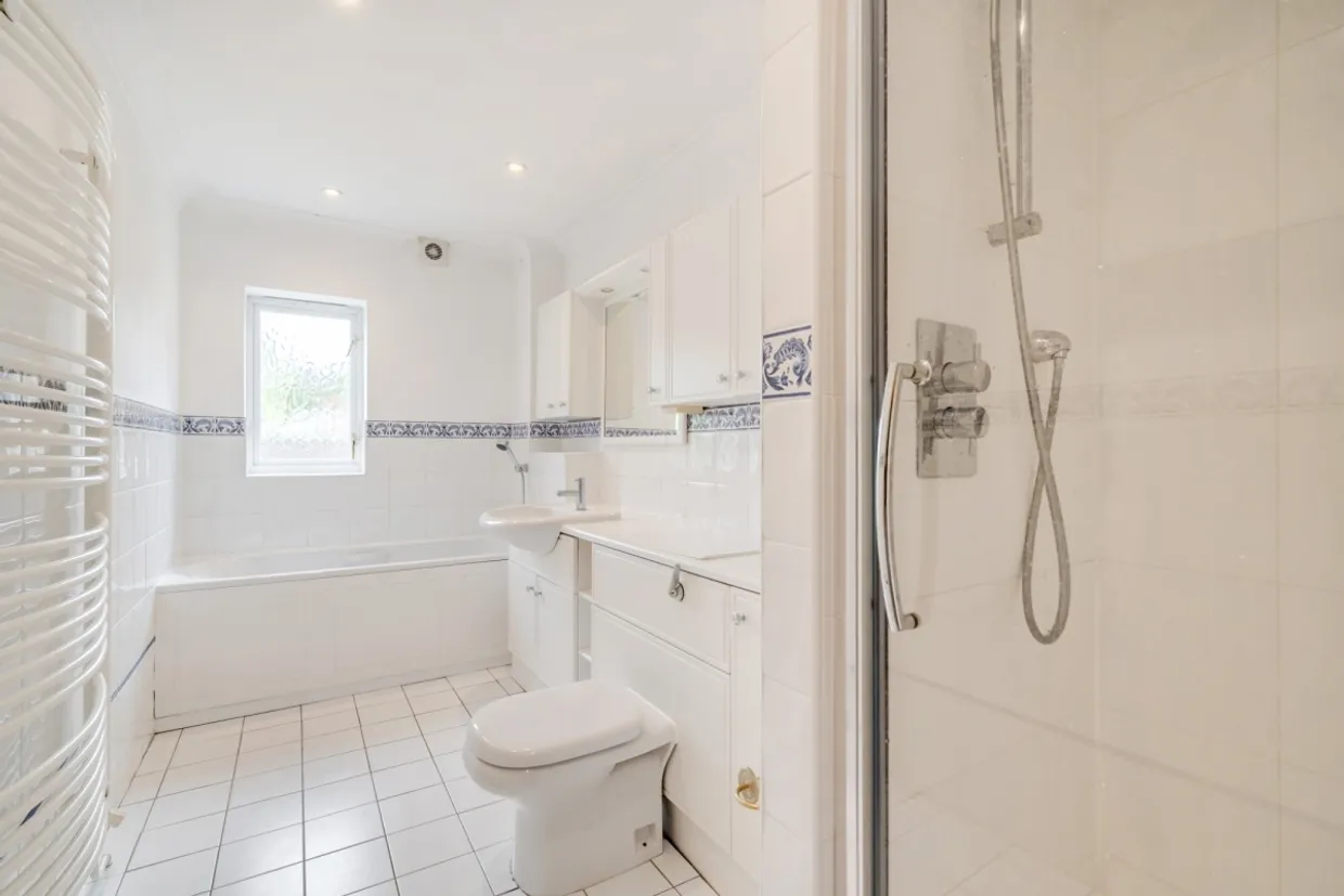 Larch Avenue, Ascot SL5 photo 9