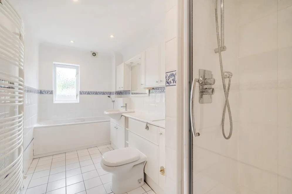 Larch Avenue, Ascot SL5 photo 9
