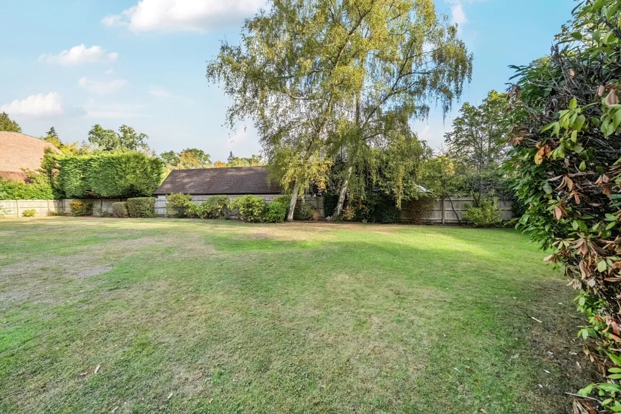 Larch Avenue, Ascot SL5 photo 10
