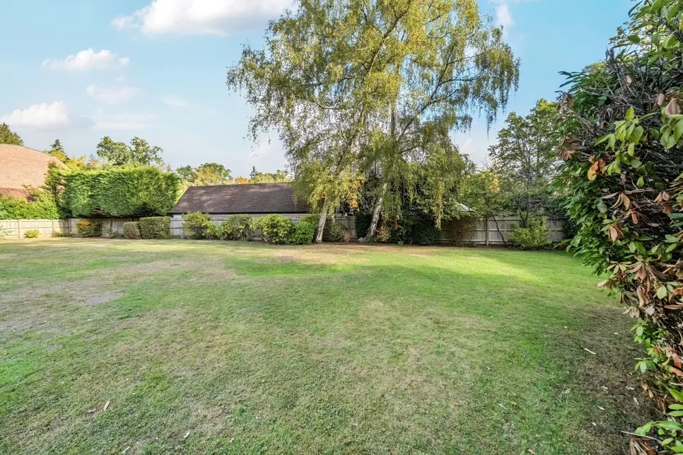 Larch Avenue, Ascot SL5 photo 10