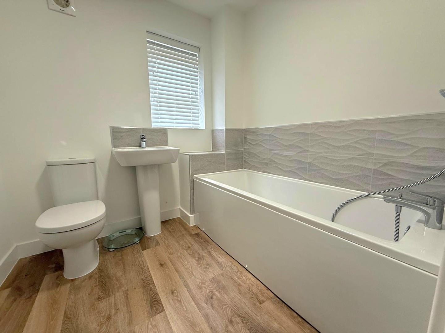 Gardenfield Crescent, Collingtree Park, Northampton Image 17