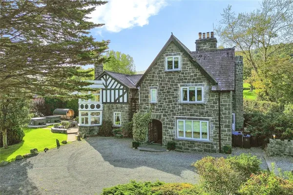 Rowen, Conwy, LL32