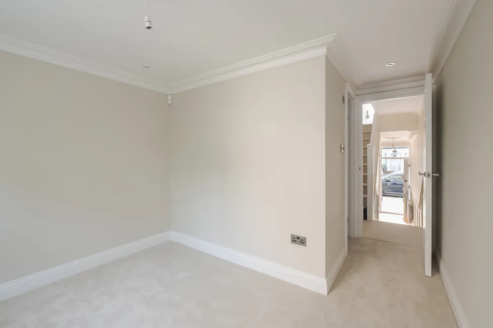 Dumont Road, London, N16 photo 20