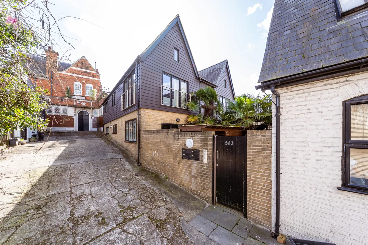 Wandsworth Road, London, SW8 photo 1