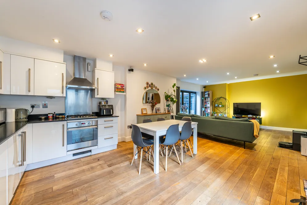 Wandsworth Road, London, SW8 photo 2