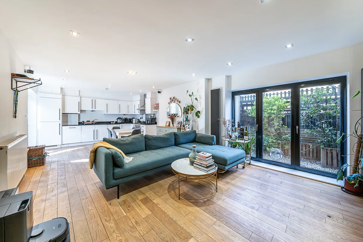Wandsworth Road, London, SW8 photo 4