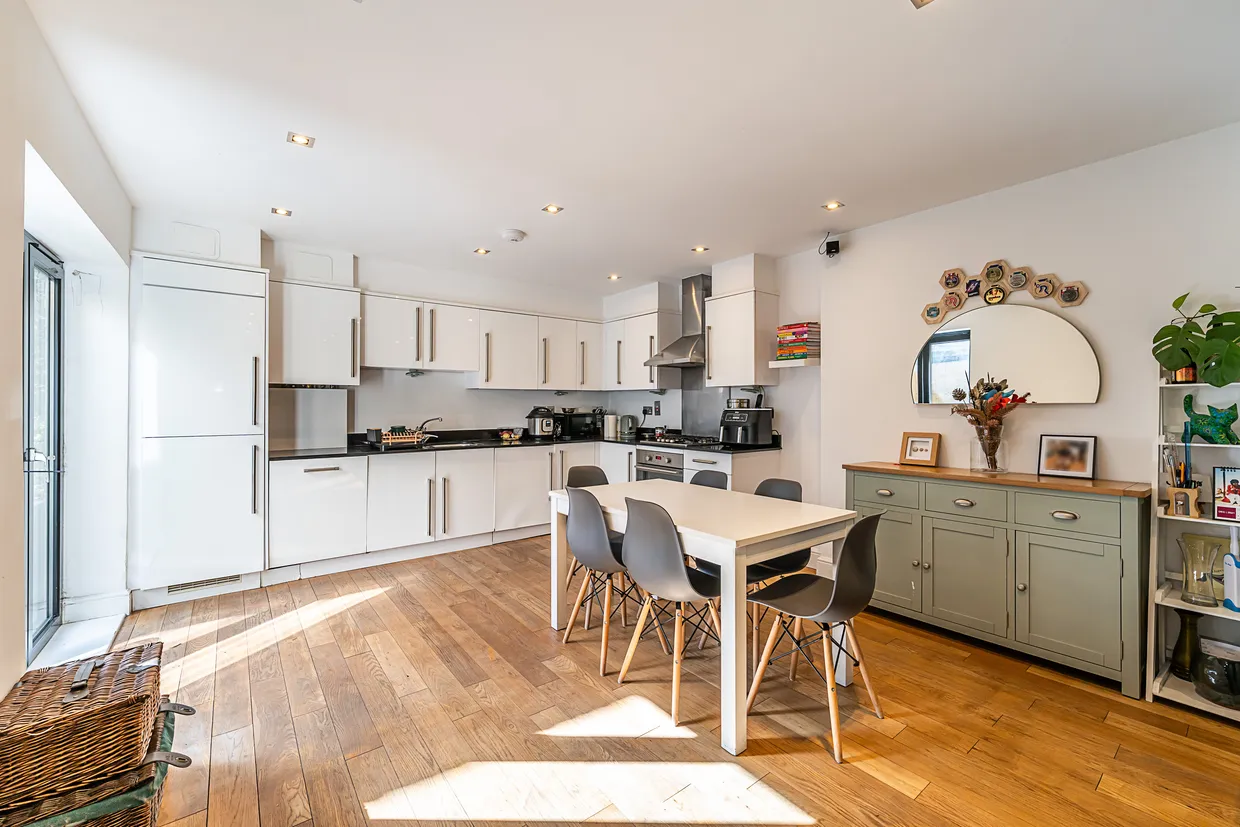 Wandsworth Road, London, SW8 photo 11