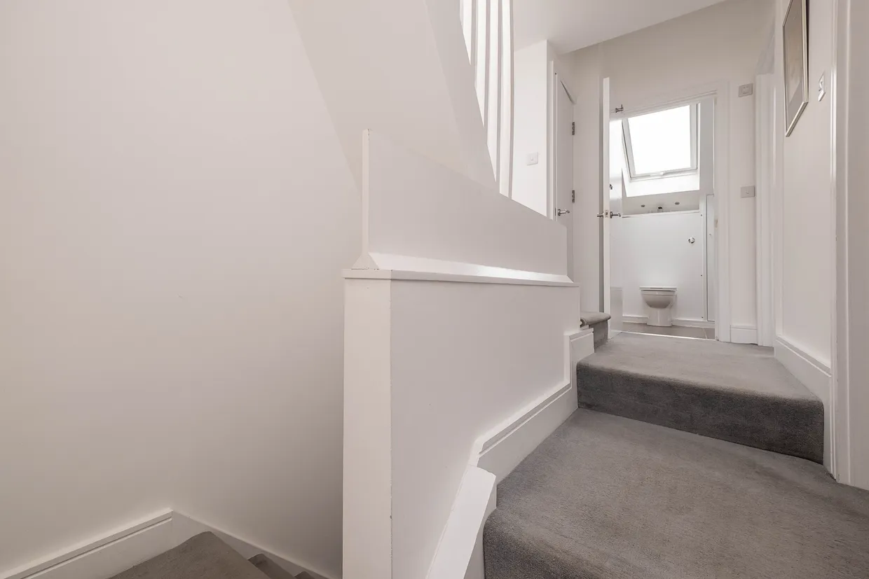 Allfarthing Lane, London, SW18 photo 10