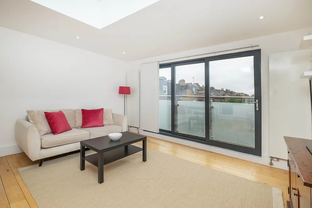 Allfarthing Lane, London, SW18 photo 12