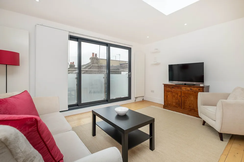 Allfarthing Lane, London, SW18 photo 13