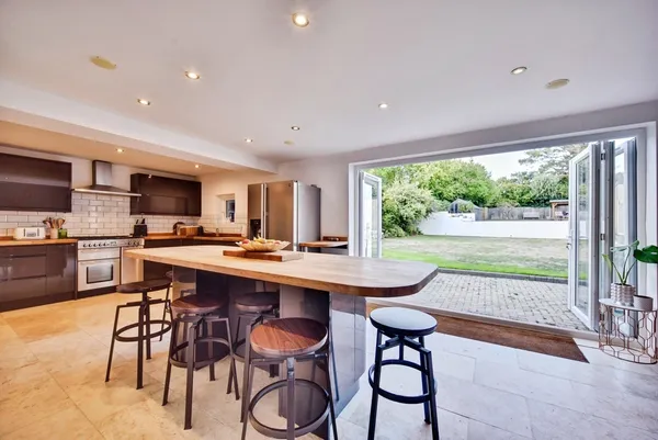 Tonbridge Road, Maidstone, Kent, ME16