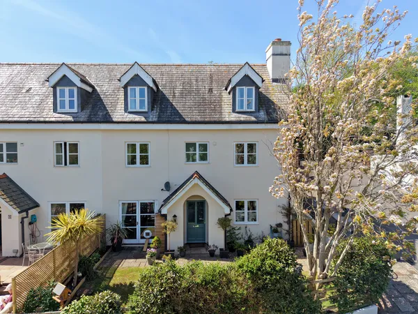 Five-Bedroom Character Residence in E...