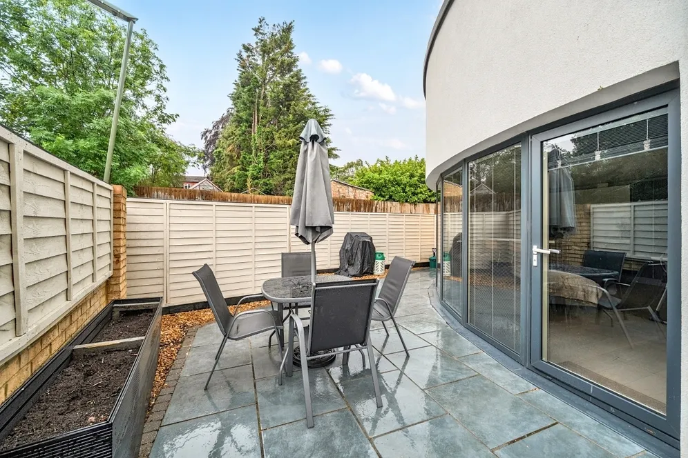 Court Lane Epsom KT19 photo 4