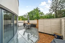 Court Lane Epsom KT19 photo 5