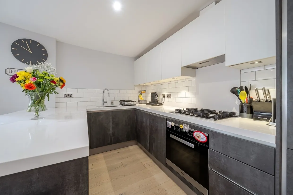 Court Lane Epsom KT19 photo 6