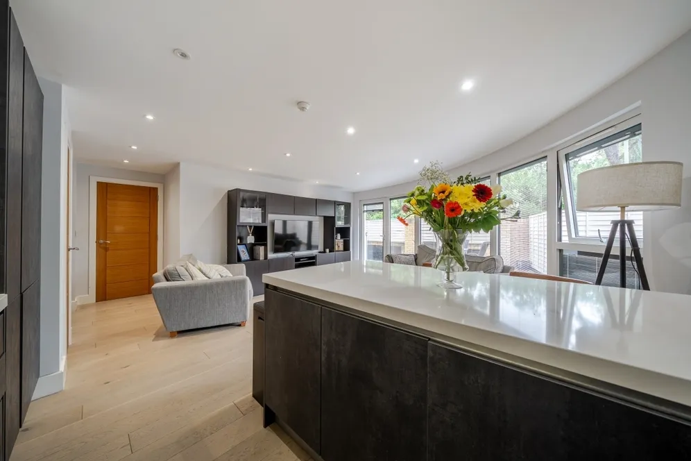 Court Lane Epsom KT19 photo 7