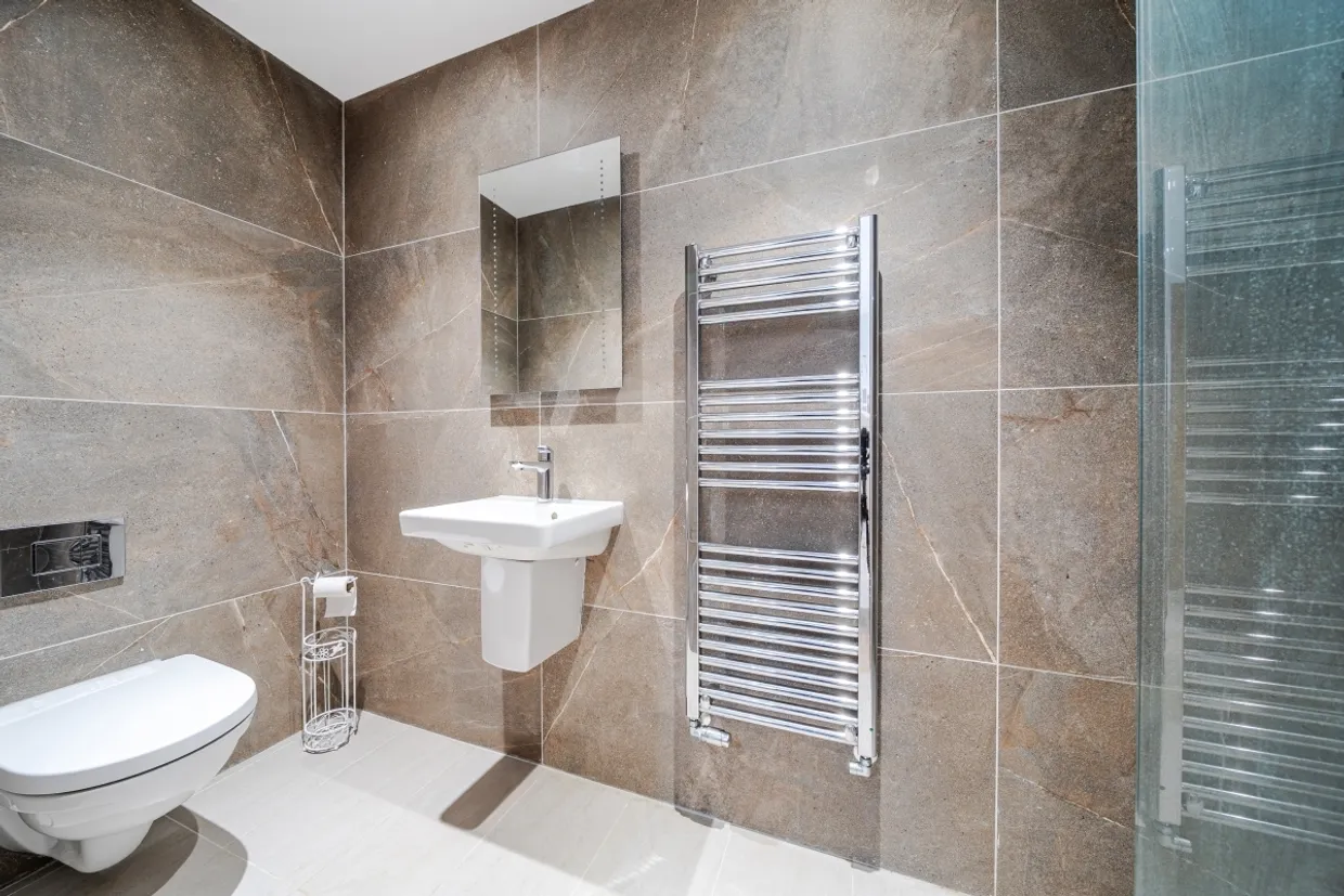 Court Lane Epsom KT19 photo 9