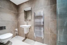 Court Lane Epsom KT19 photo 9