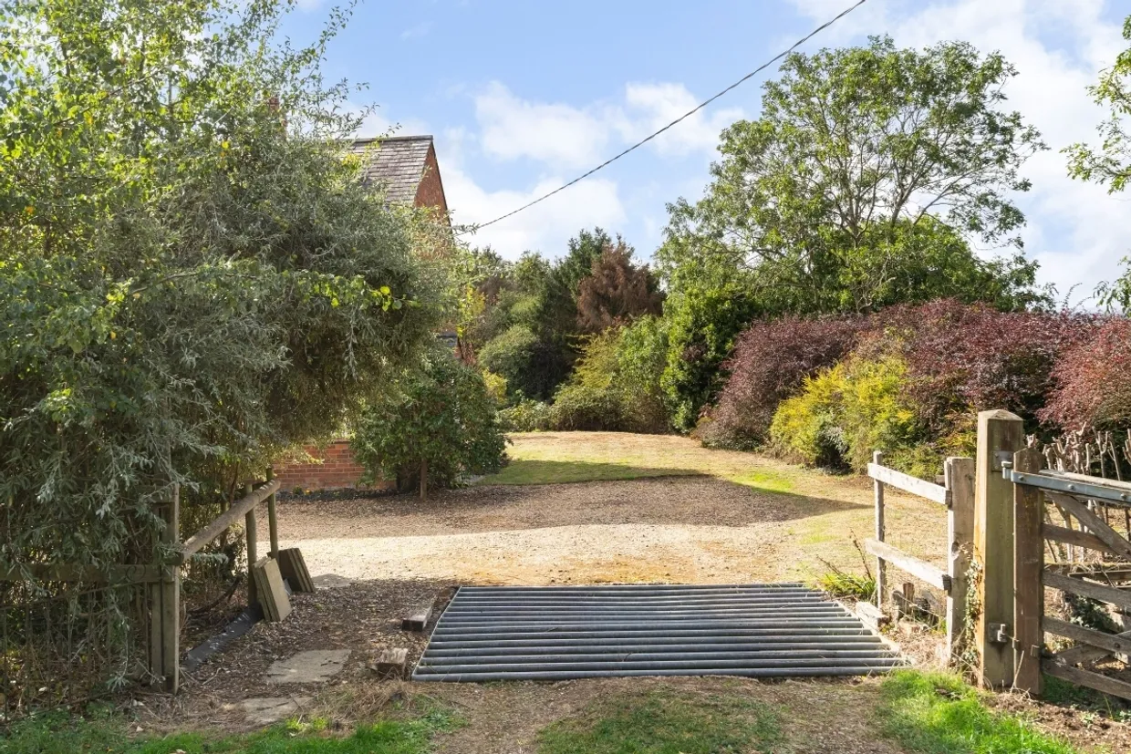 Brackley Road Greatworth OX17 photo 9