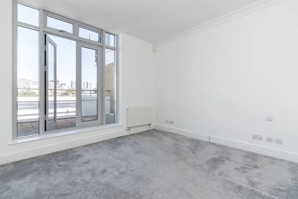 Swan Court, St Katharine Docks, E1W photo 12