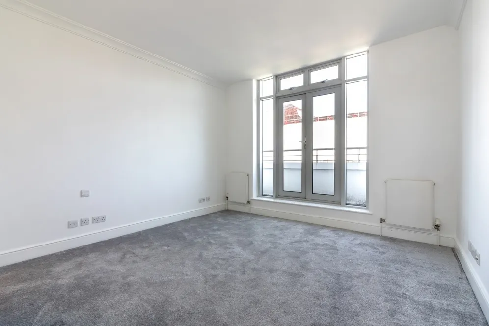Swan Court, St Katharine Docks, E1W photo 14