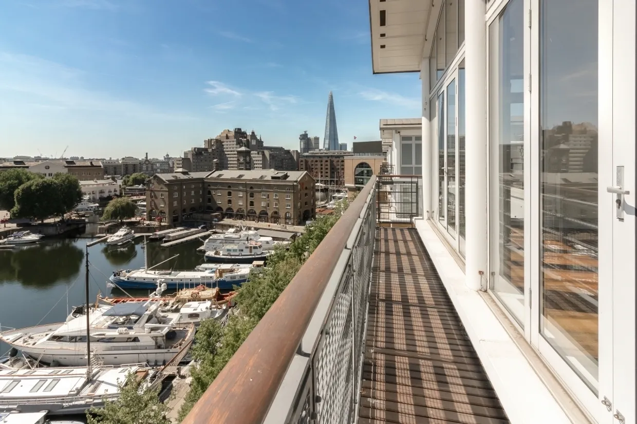 Swan Court, St Katharine Docks, E1W photo 16