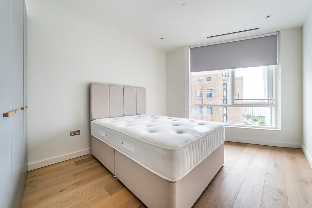 Prospect Way London SW11 photo 14