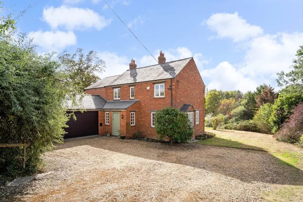 Brackley Road Greatworth OX17 photo 17