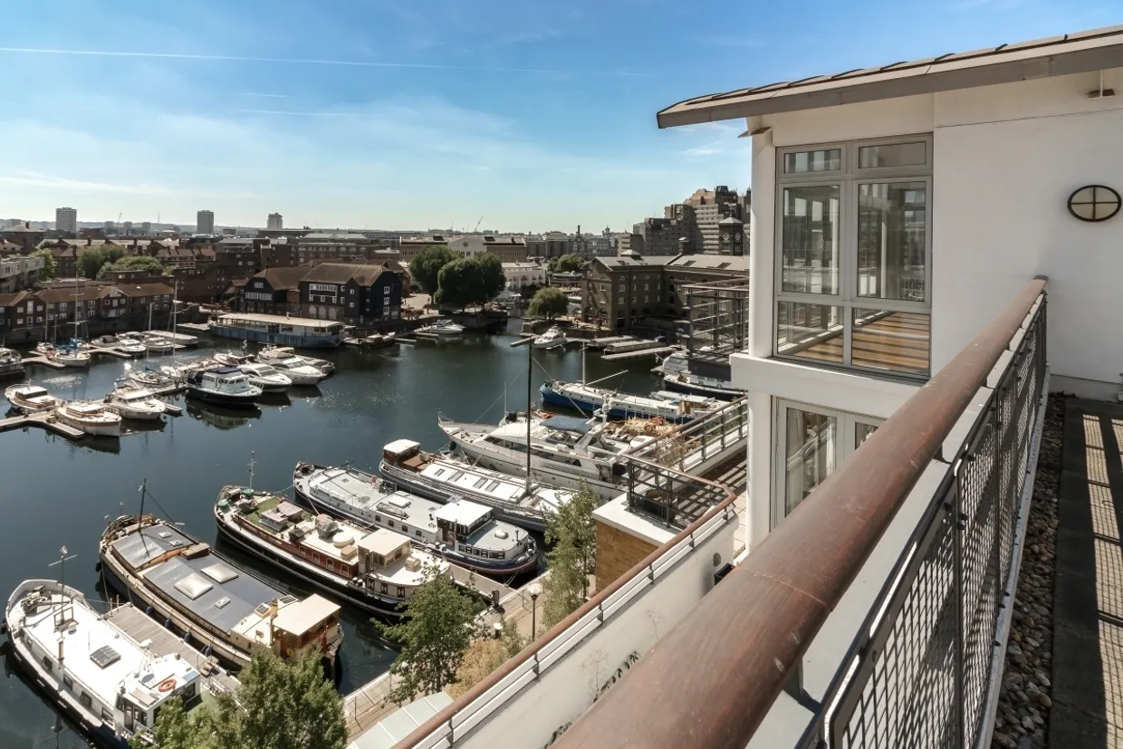 Swan Court, St Katharine Docks, E1W photo 23