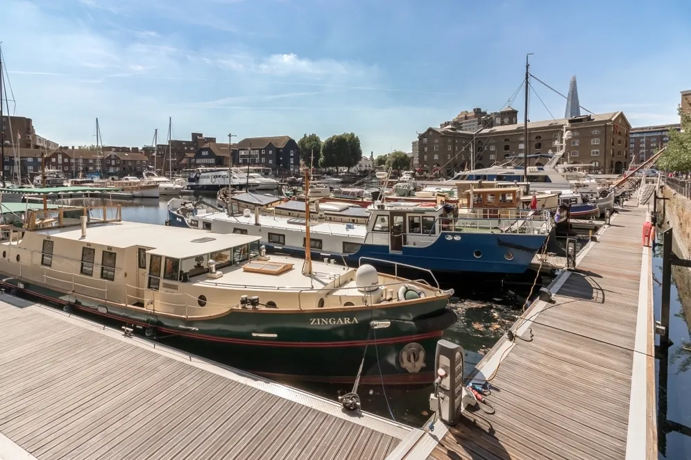 Swan Court, St Katharine Docks, E1W photo 25