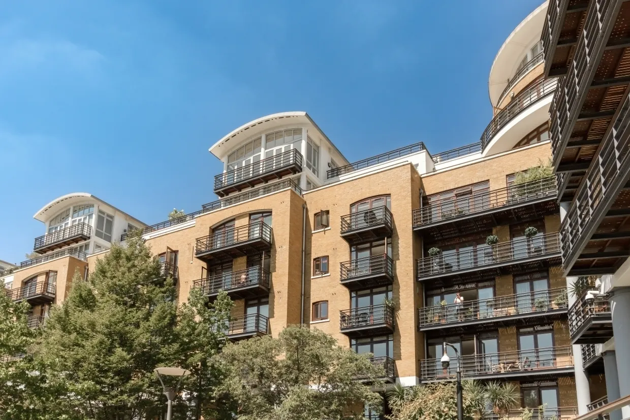 Swan Court, St Katharine Docks, E1W photo 26