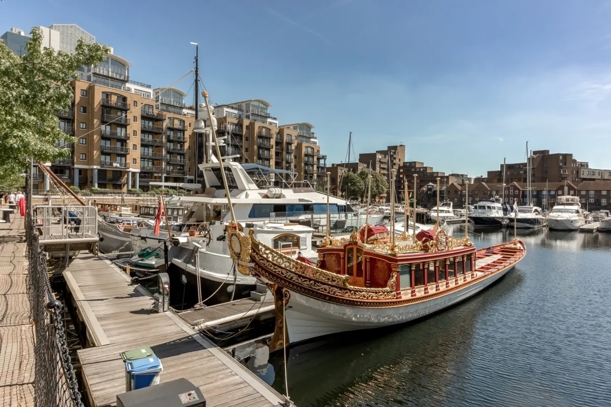 Swan Court, St Katharine Docks, E1W photo 28